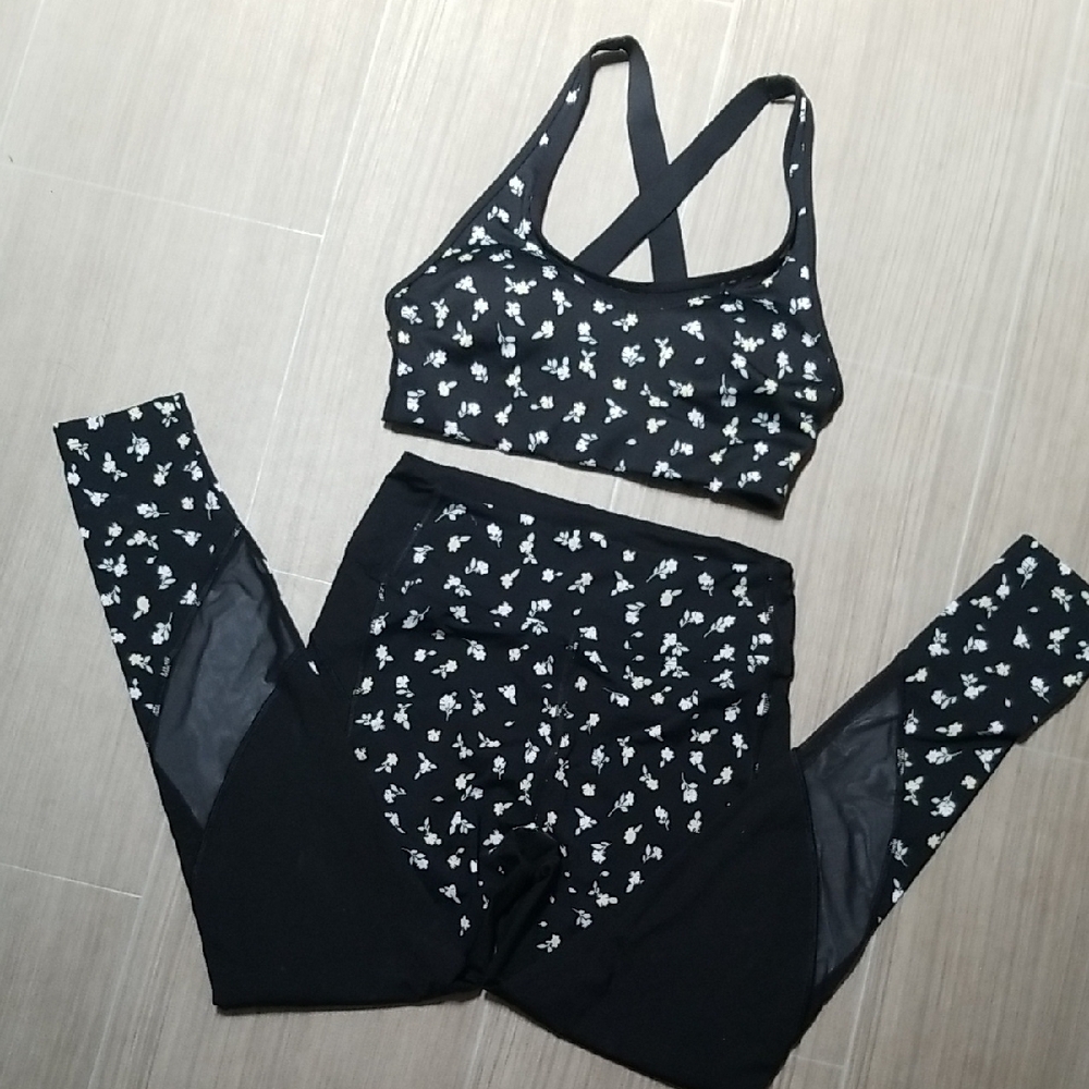PINK Victoria's Secret Black and White Heart Sports Bra